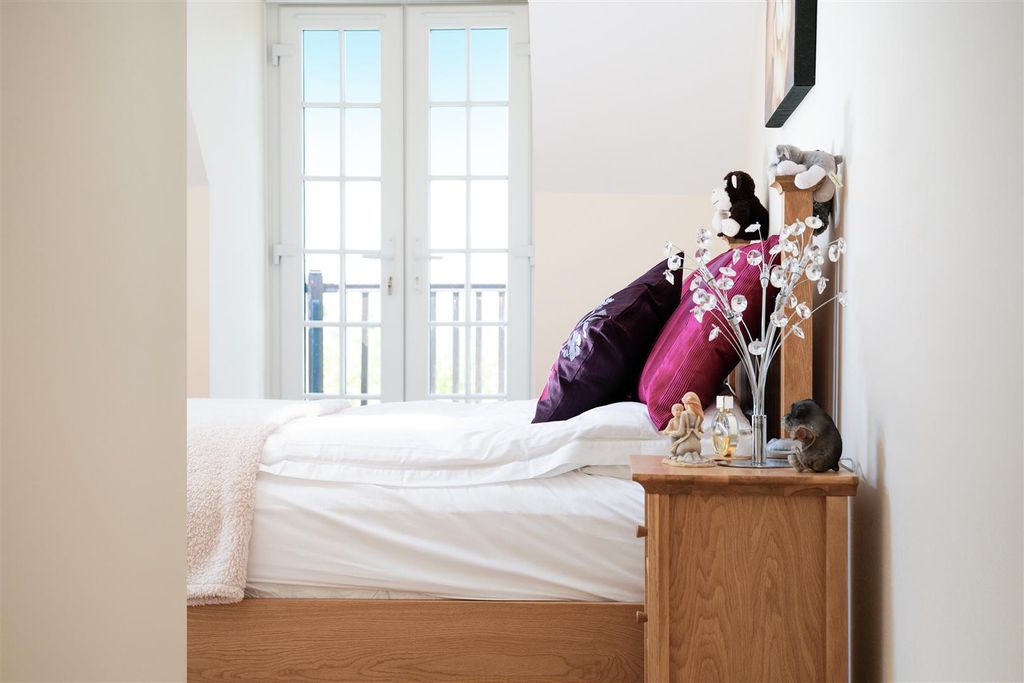 Additional image 20 of 2 bed flat for saleFlanchford Road, Reigate RH2