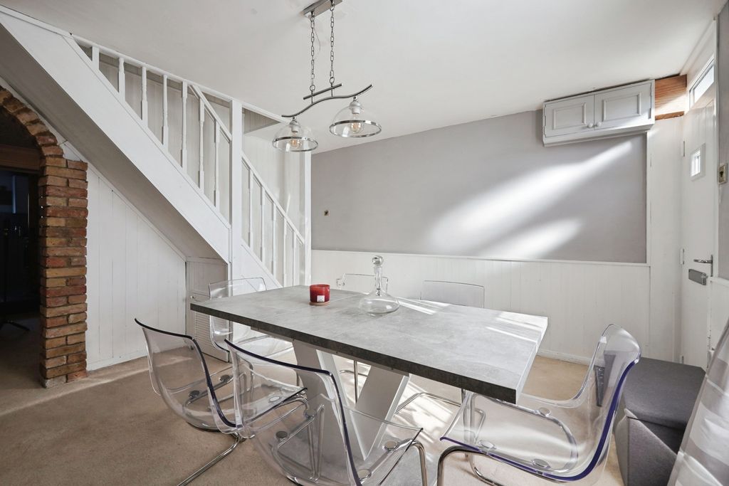 Property photo 2 of 10 Photo