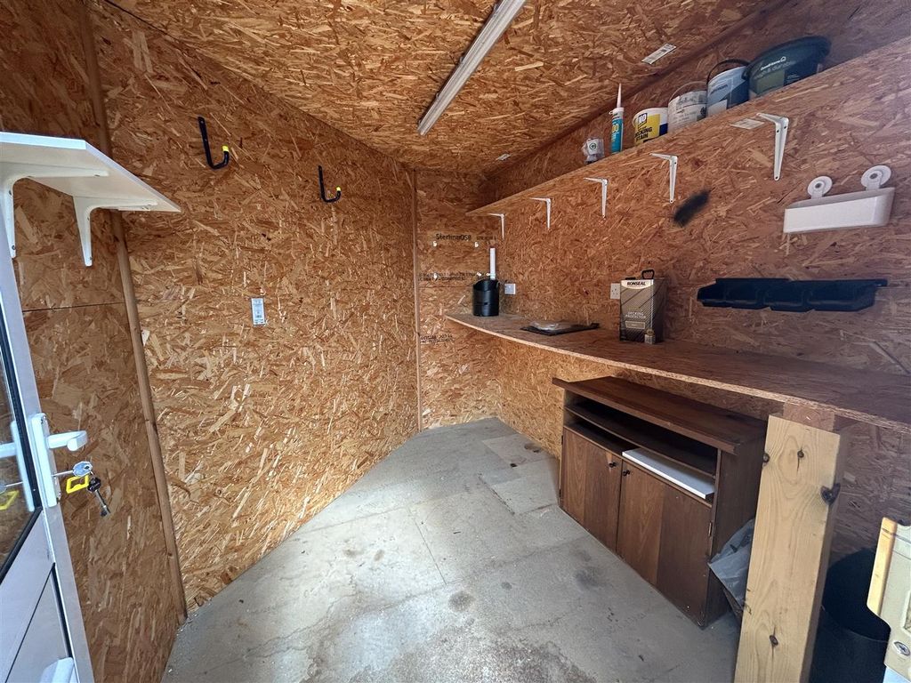 Property photo 3 of 10 Shed