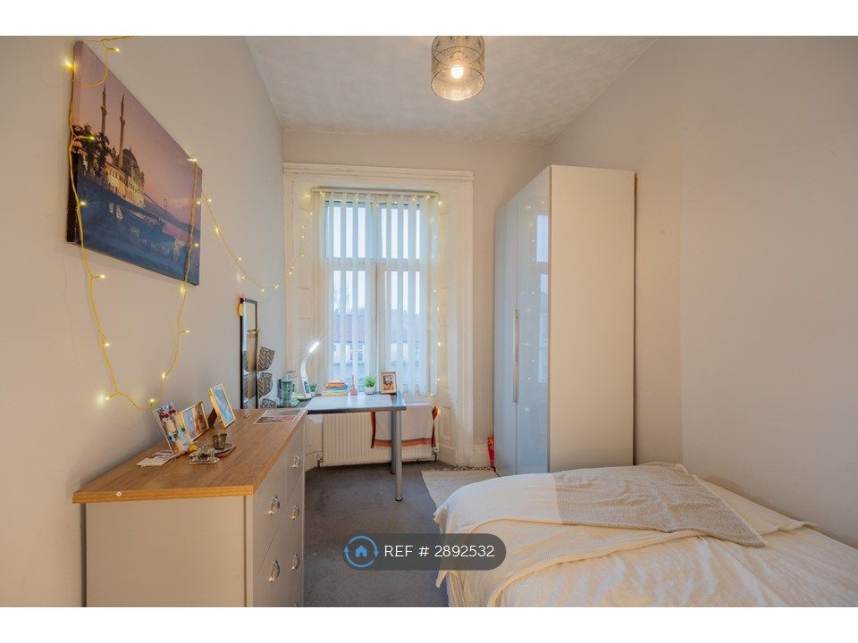 Property photo 3 of 11 Bedroom 2