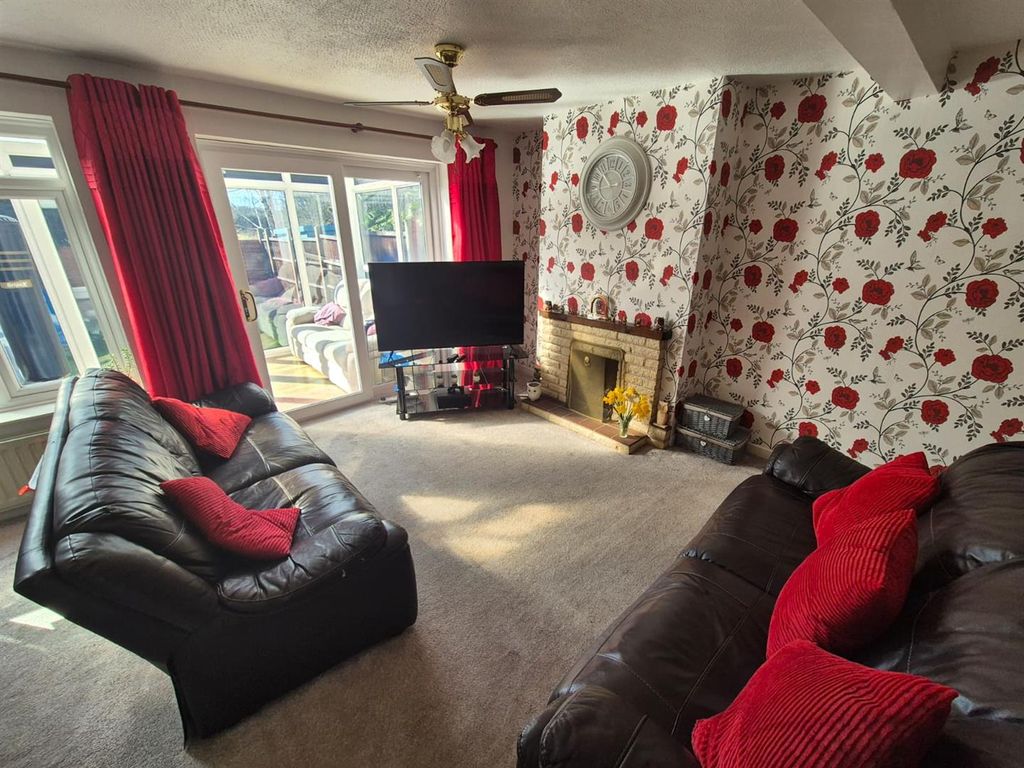 Property photo 2 of 17 Living/Dining Area