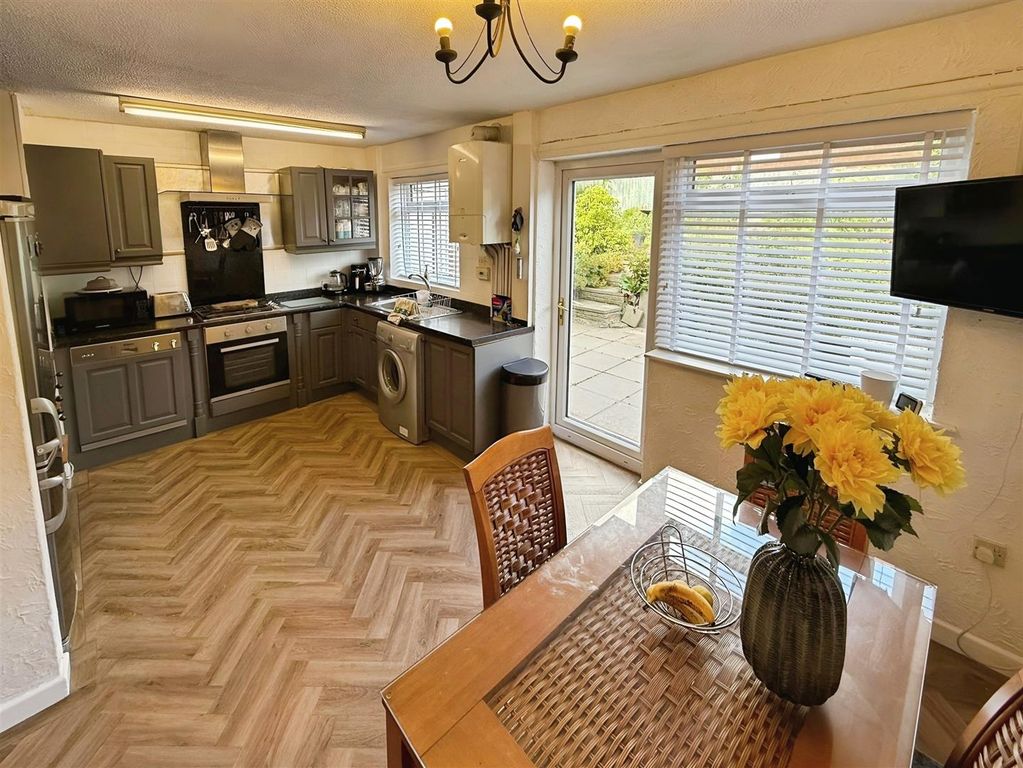 Property photo 2 of 21 Kitchen Diner