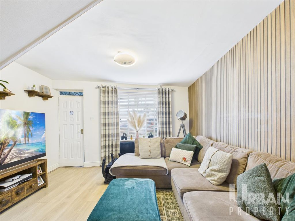 Property photo 2 of 11 Cam03038G0-Pr0221-Still003.Jpg