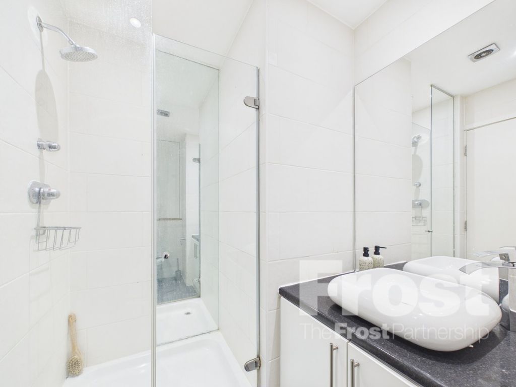 Property photo 2 of 8 En Suite