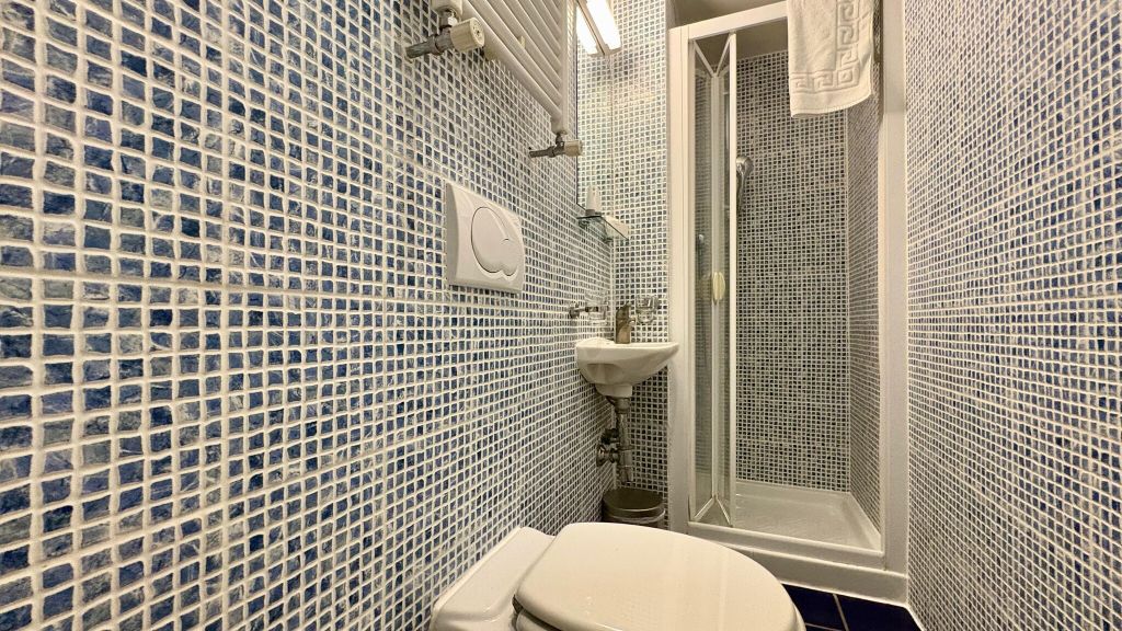 Property photo 3 of 8 Bathroom