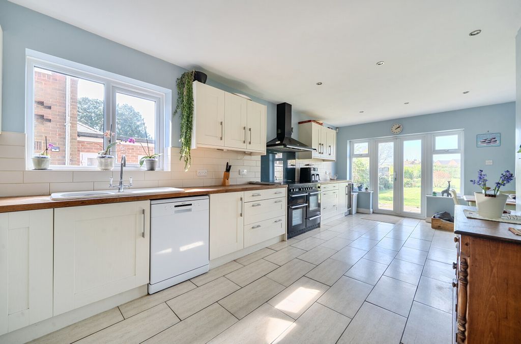 Property photo 3 of 13 1439469-10-69d509...