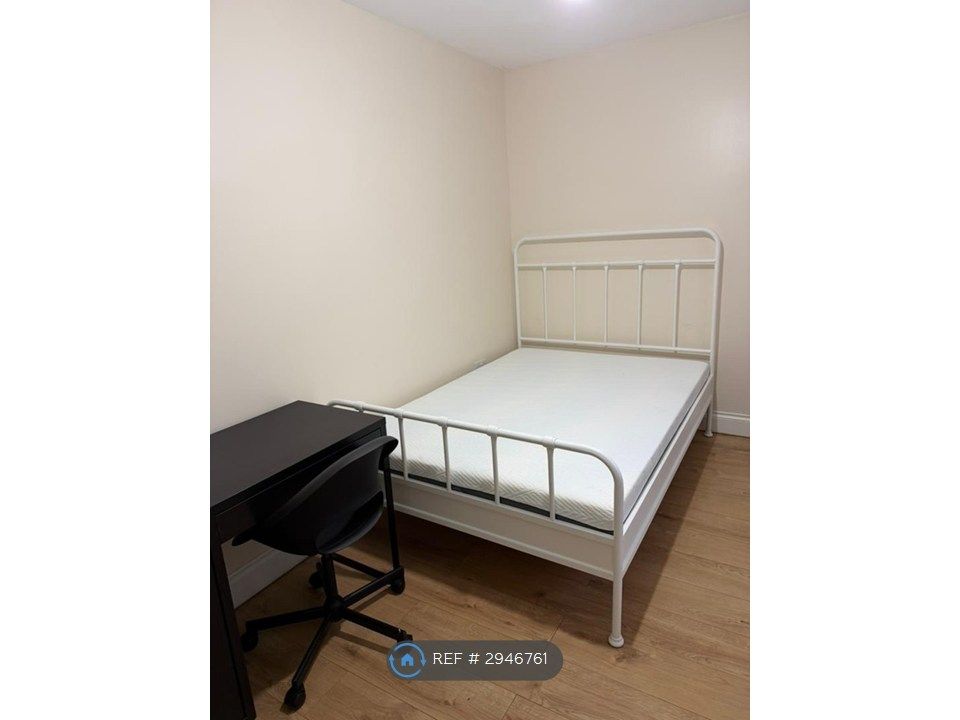 Property photo 1 of 10 Bedroom
