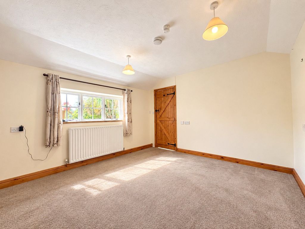 Property photo 3 of 8 Picture No. 04