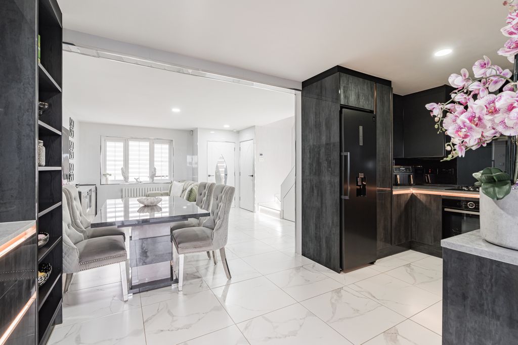 Property photo 3 of 33 Property Image 3