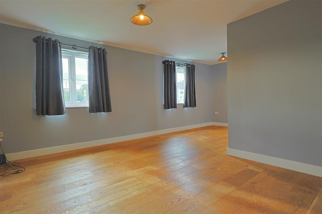 Property photo 2 of 11 Living Room