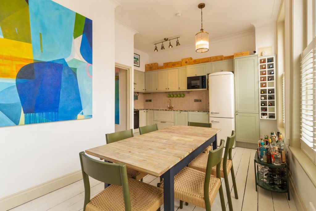 Property photo 2 of 16 4368343