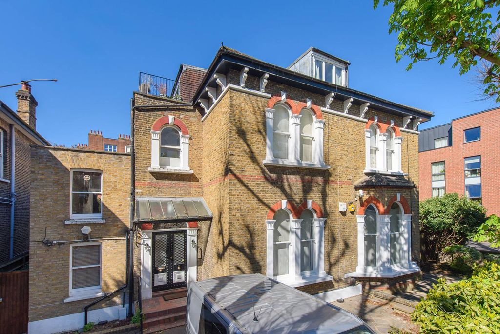 Property photo 1 of 3