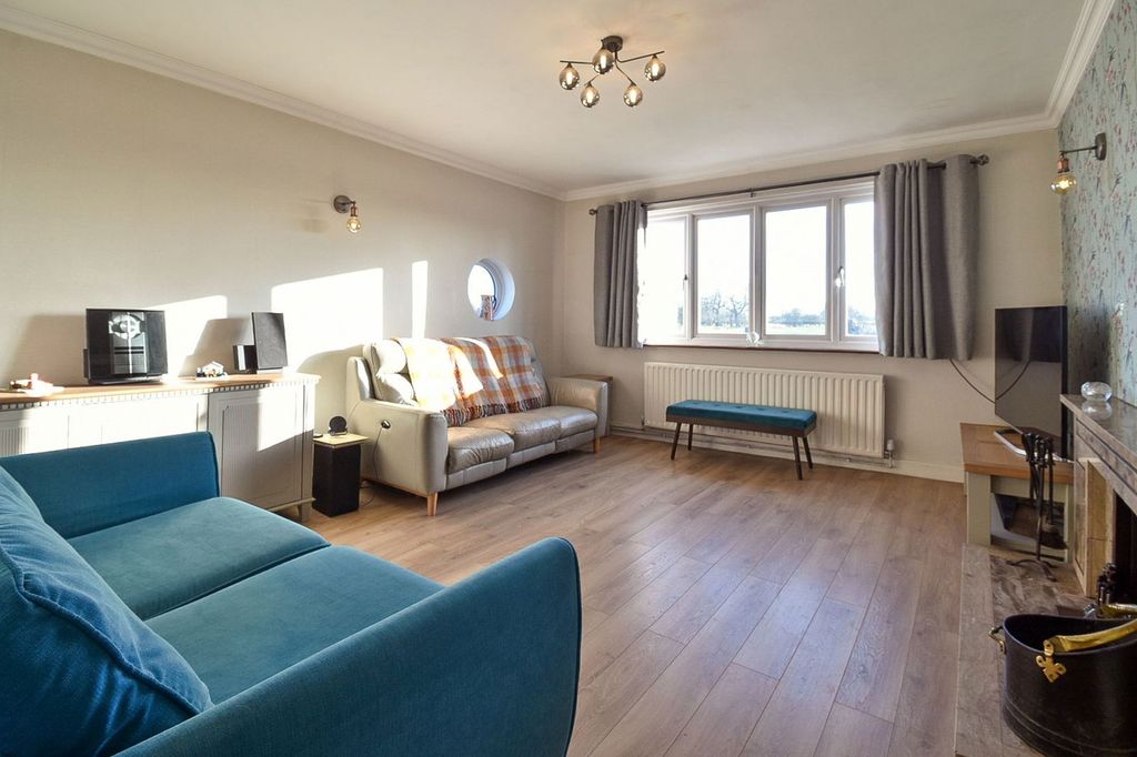 Property photo 2 of 24