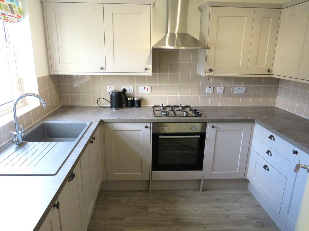 Property photo 2 of 9 Kitchen