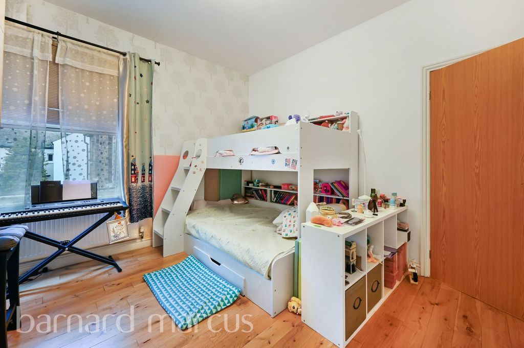 Property photo 3 of 7 Bedroom 1