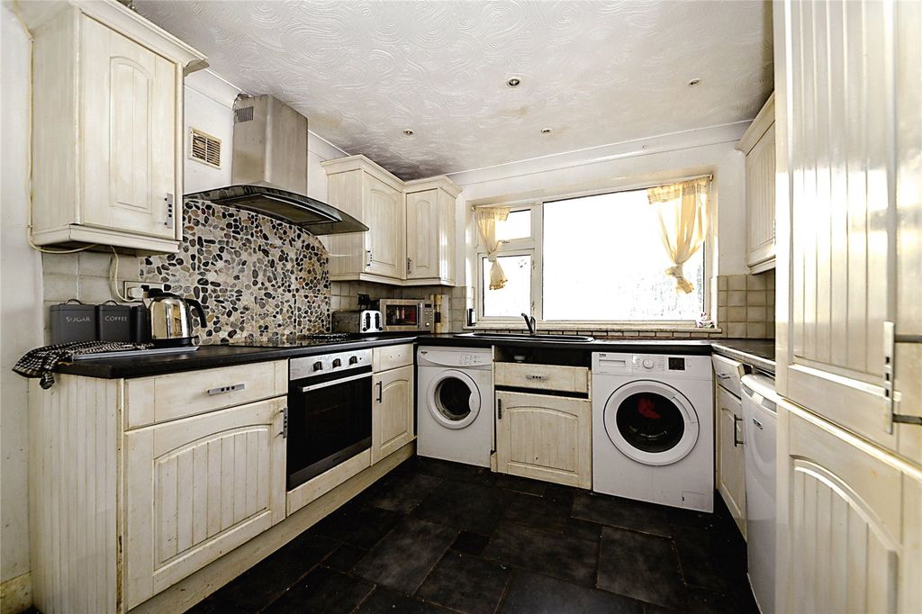 Property photo 3 of 15 Kitchen