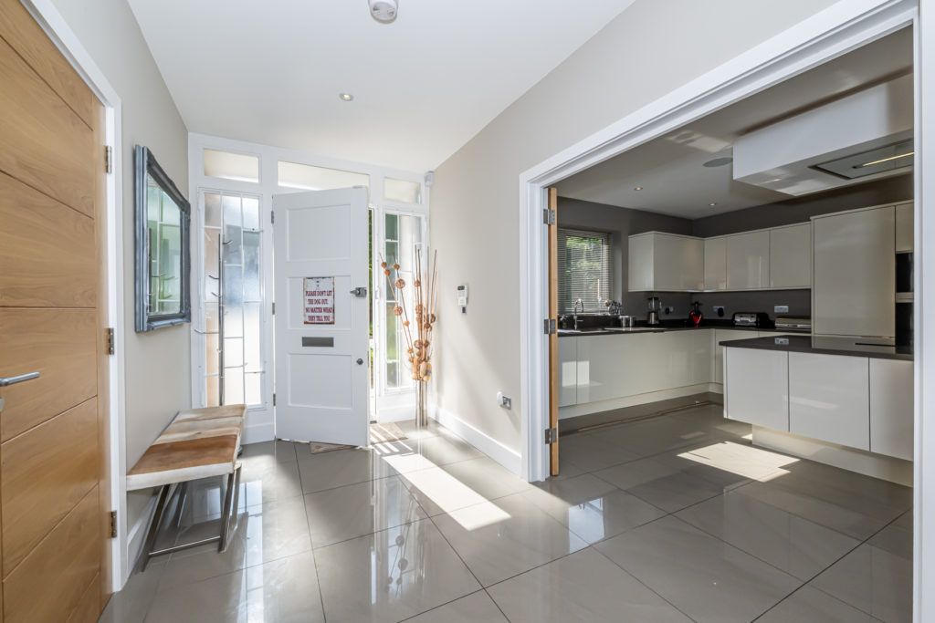 Property photo 2 of 27