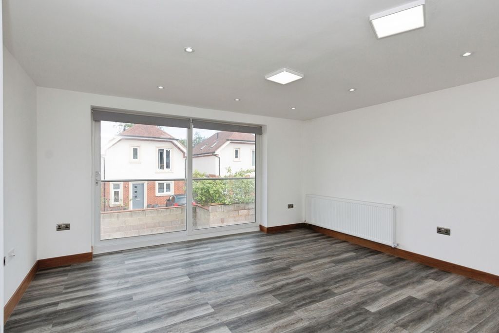 Property photo 3 of 19 Pbox-Img.Jpg