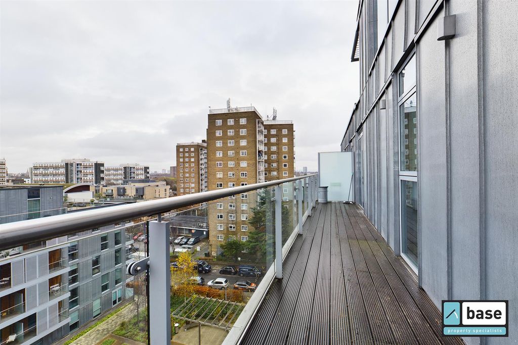 Property photo 1 of 17 Balcony