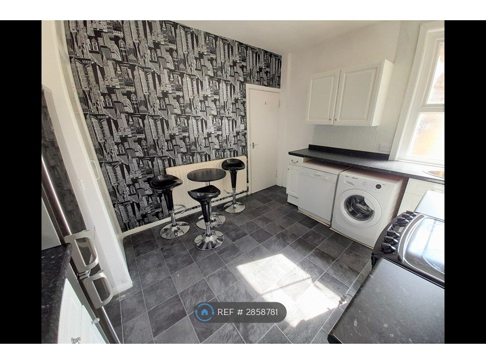 Property photo 2 of 14 Kitchen