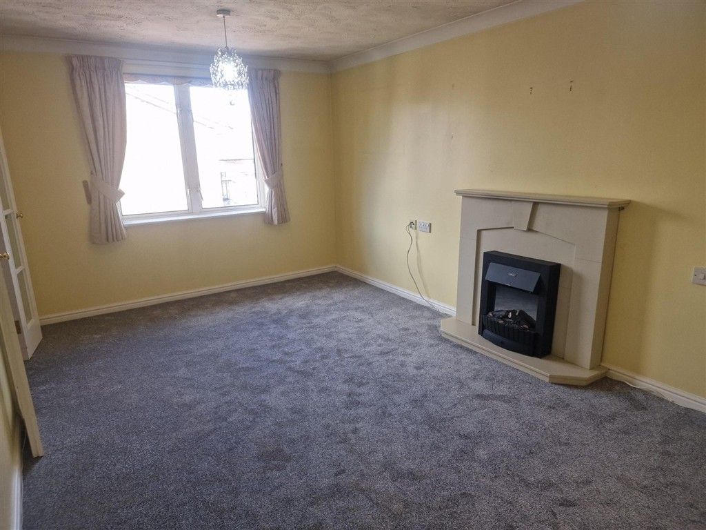 Property photo 3 of 7 Lounge