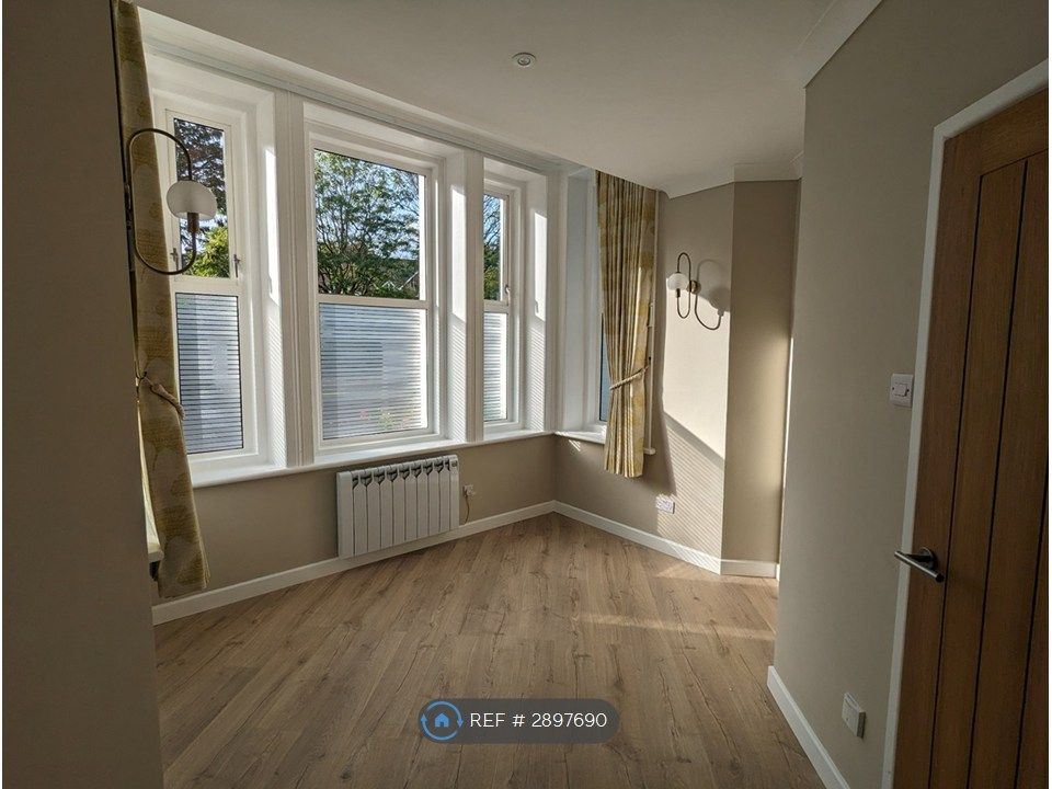 Property photo 1 of 11 Open Plan Living Room With Beautiful Bay Windows