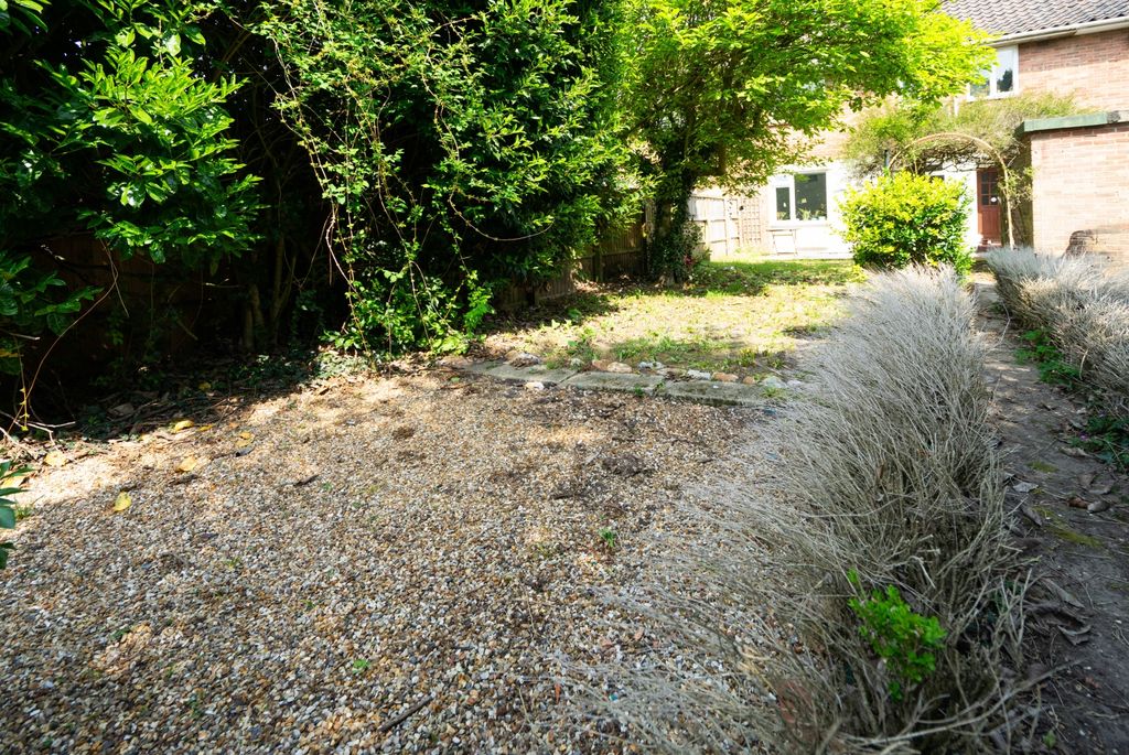 Property photo 2 of 11 Garden