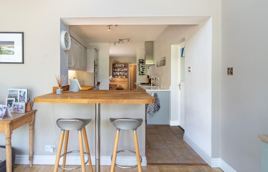 Property photo 3 of 24 Eastholme Ave-19.Jpg