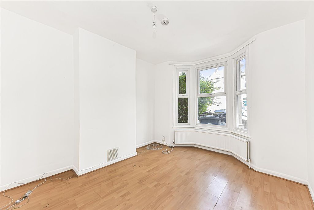 Property photo 3 of 21