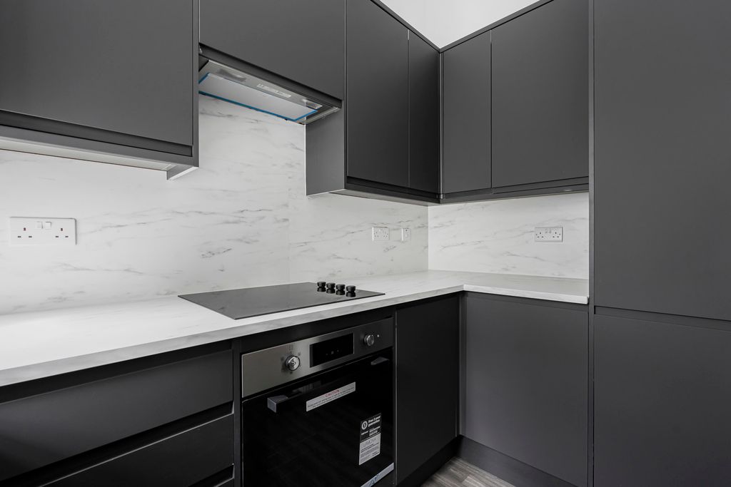 Property photo 3 of 19 Kitchen