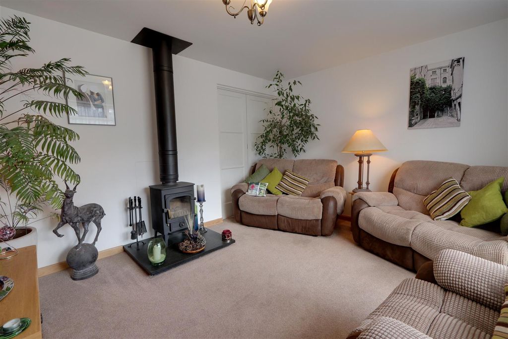 Property photo 2 of 18 Sitting Room.Jpg