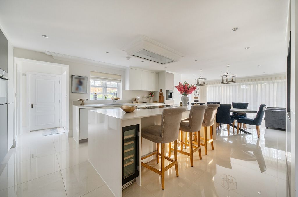 Property photo 3 of 37 1420137-55-69A72E...