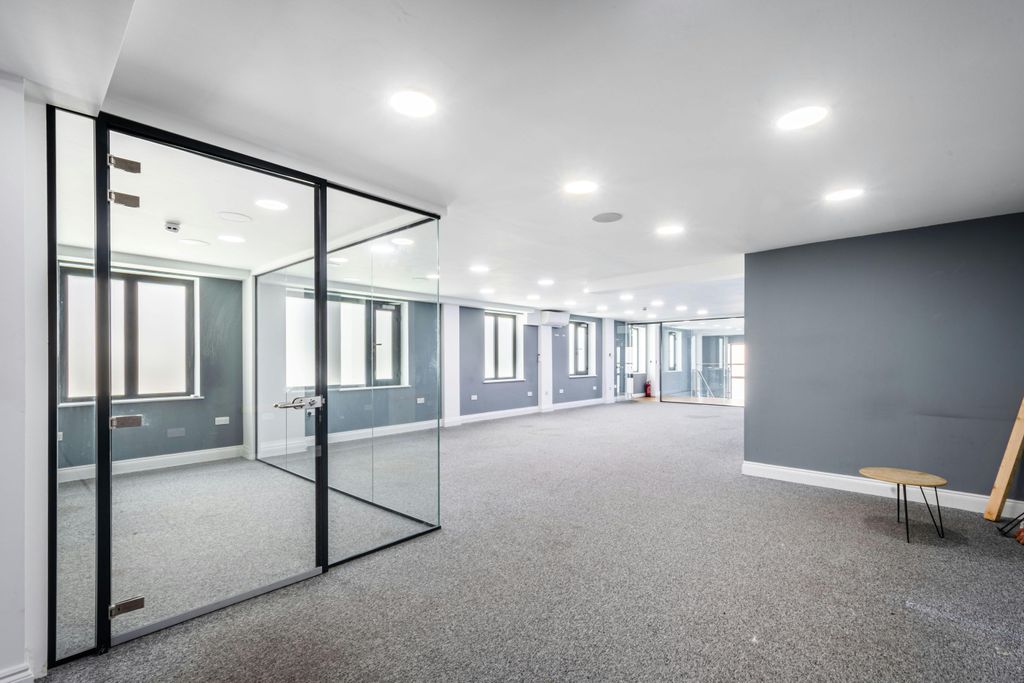 Property photo 2 of 15 Hoxton St 128 - Low Res 22.Jpg