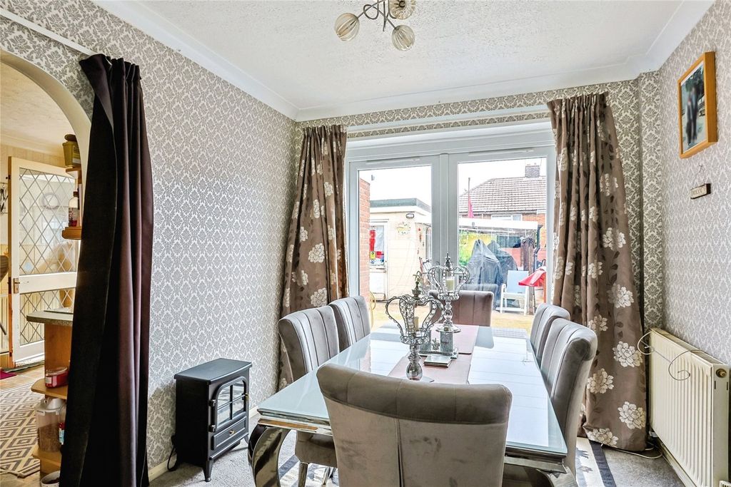 Property photo 3 of 17 Dining Room