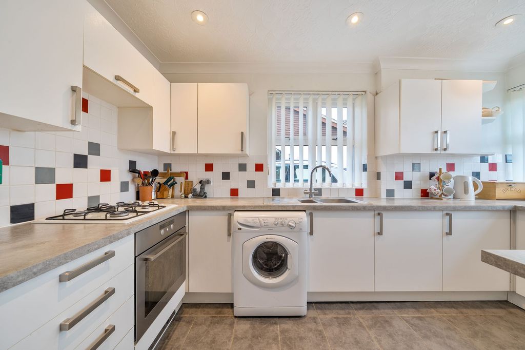 Property photo 3 of 11