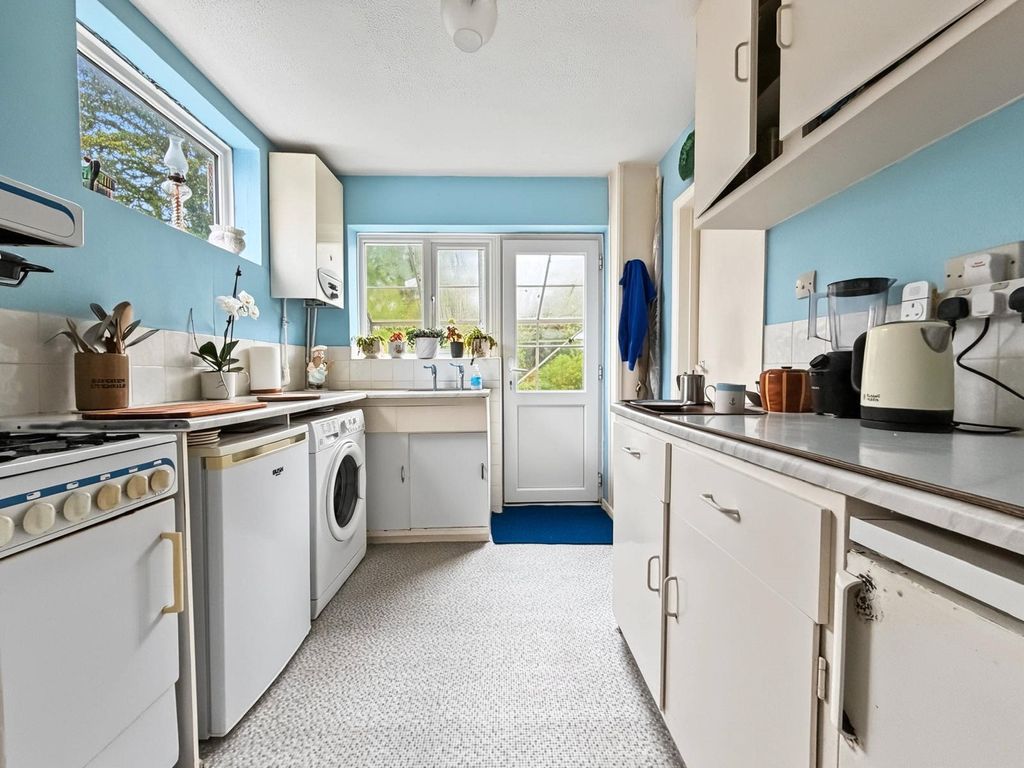 Property photo 3 of 27 Kitchen