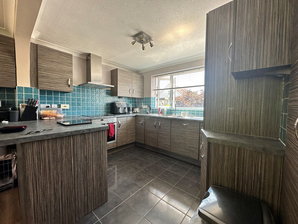 Property photo 2 of 7 Kitchen