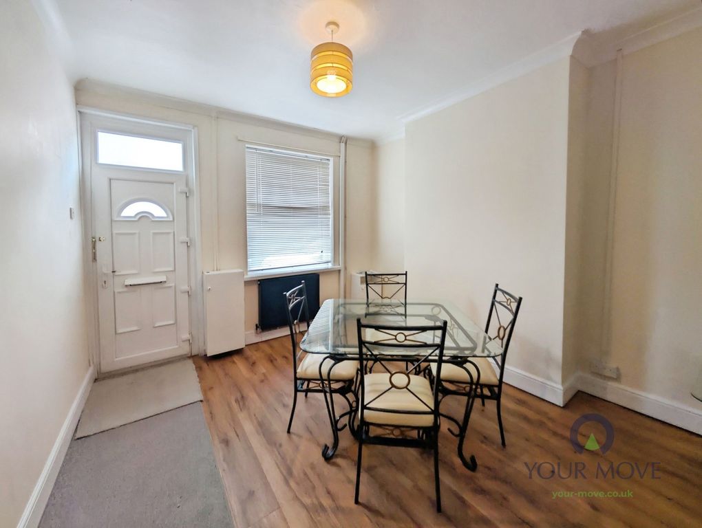 Property photo 3 of 10 Dining Area