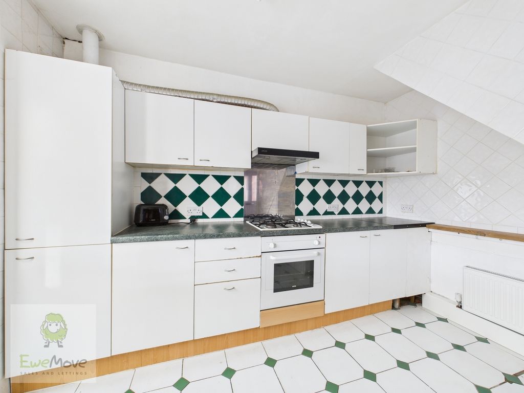 Property photo 3 of 15 Kitchen