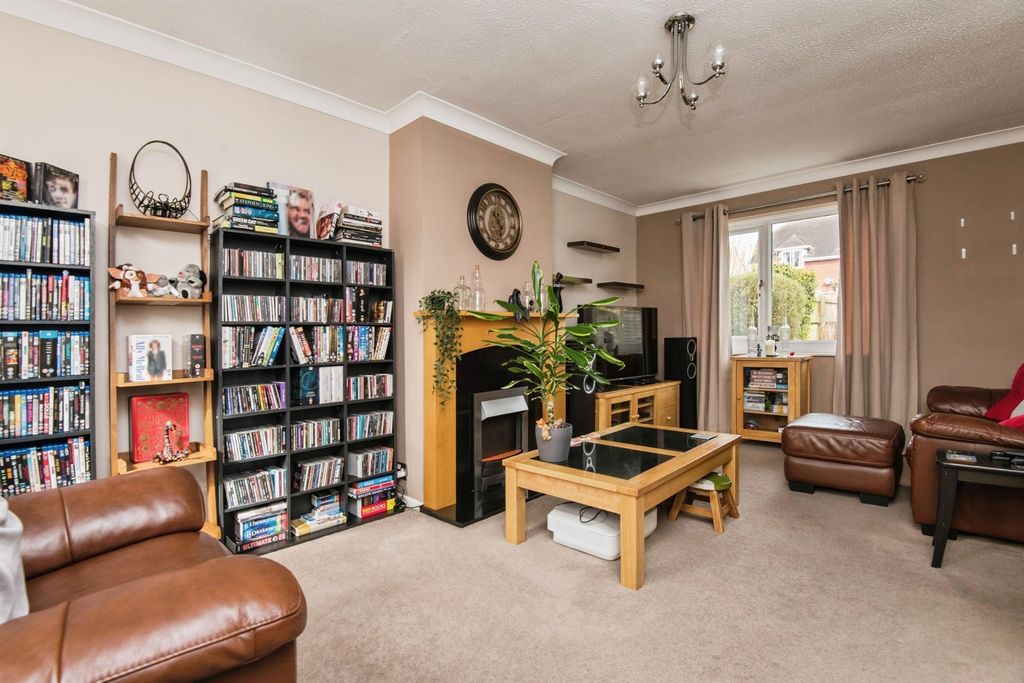 Property photo 2 of 17