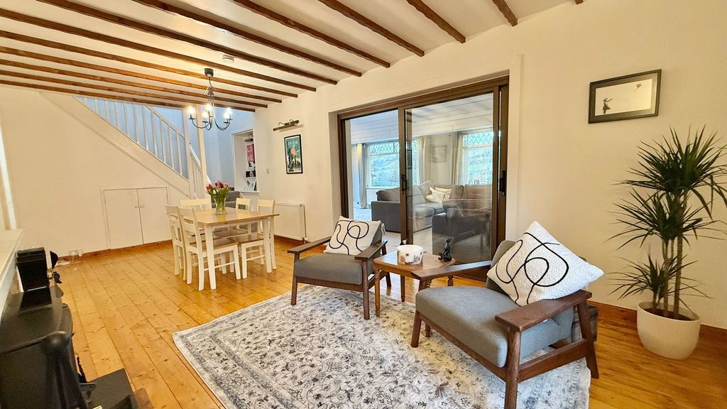 Property photo 3 of 33