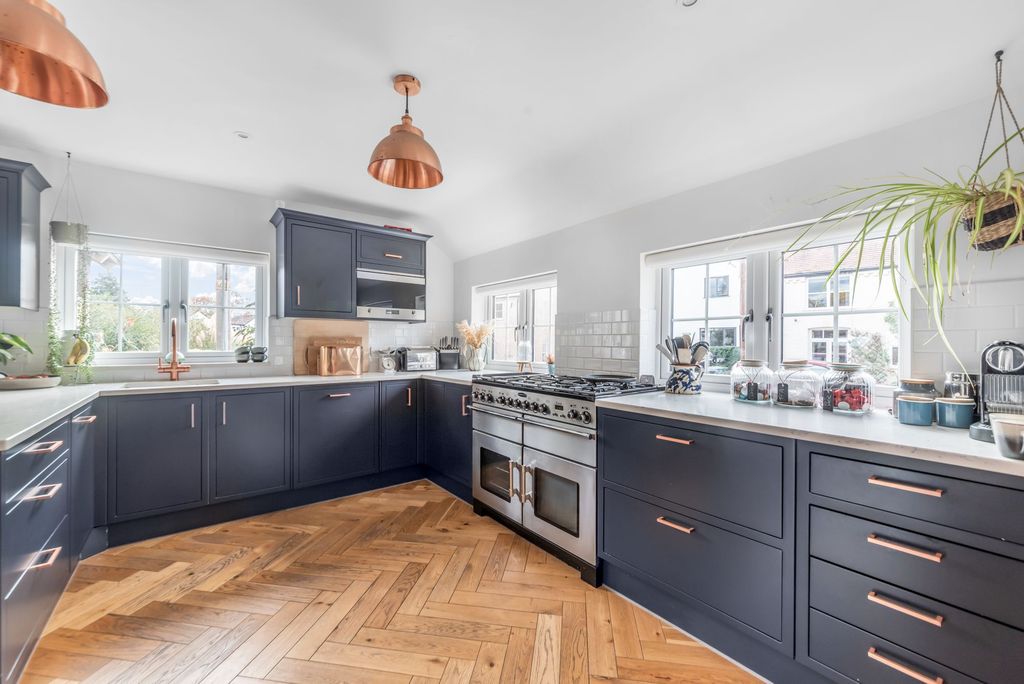 Property photo 2 of 31