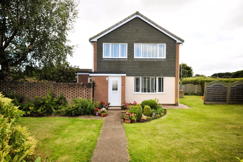 Property photo 1 of 20 3 Bed Detached House In Lowry Hill