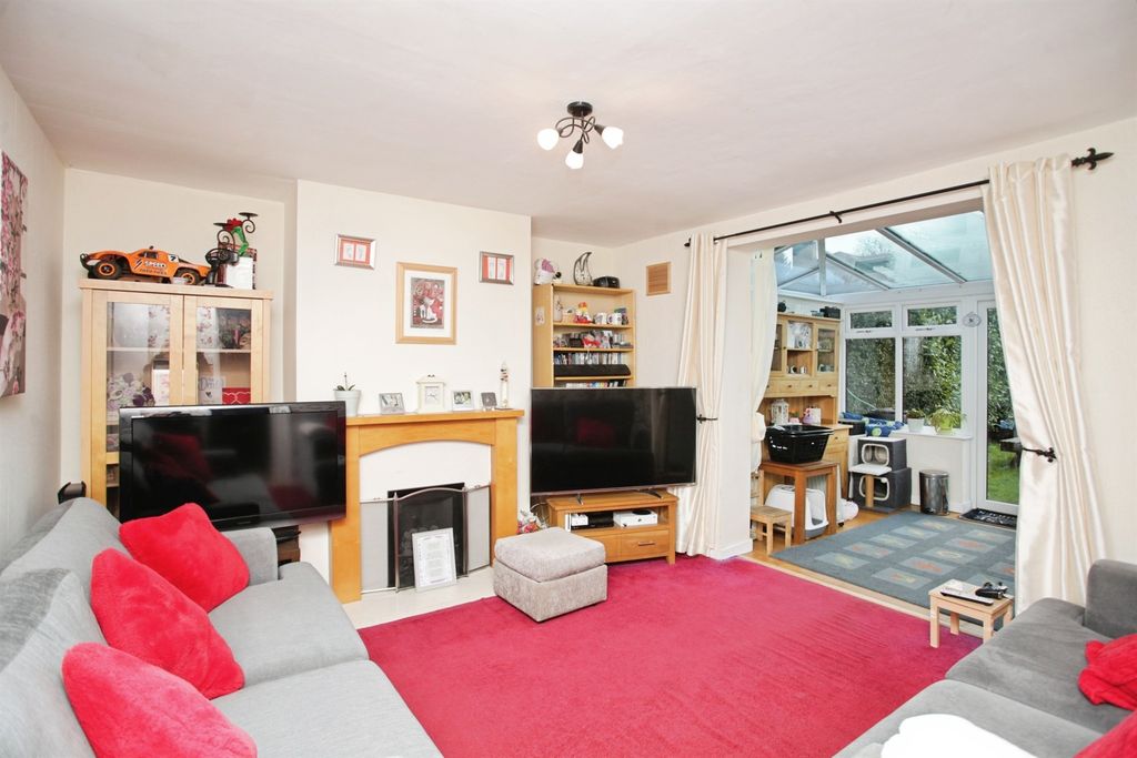 Property photo 2 of 18