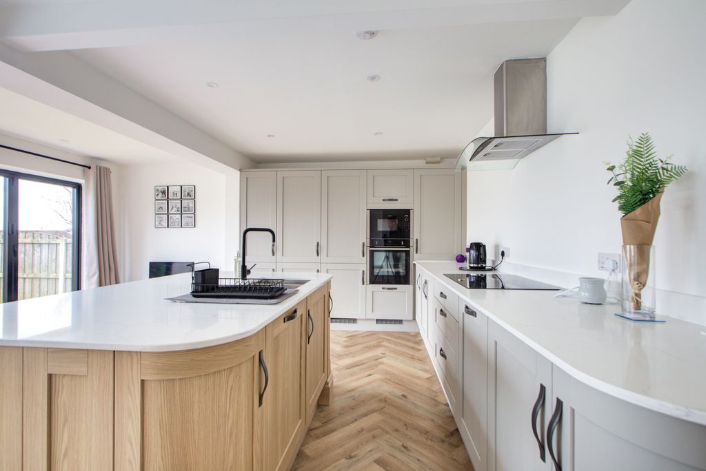 Property photo 3 of 21 Bespoke Kitchen