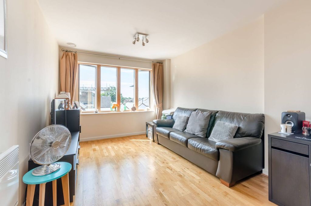 Property photo 1 of 5