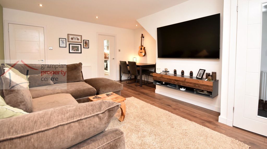 Property photo 3 of 26 Lounge 2.Jpg