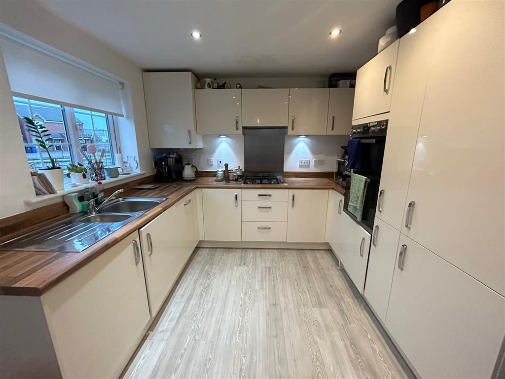 Property photo 2 of 10 Kitchen