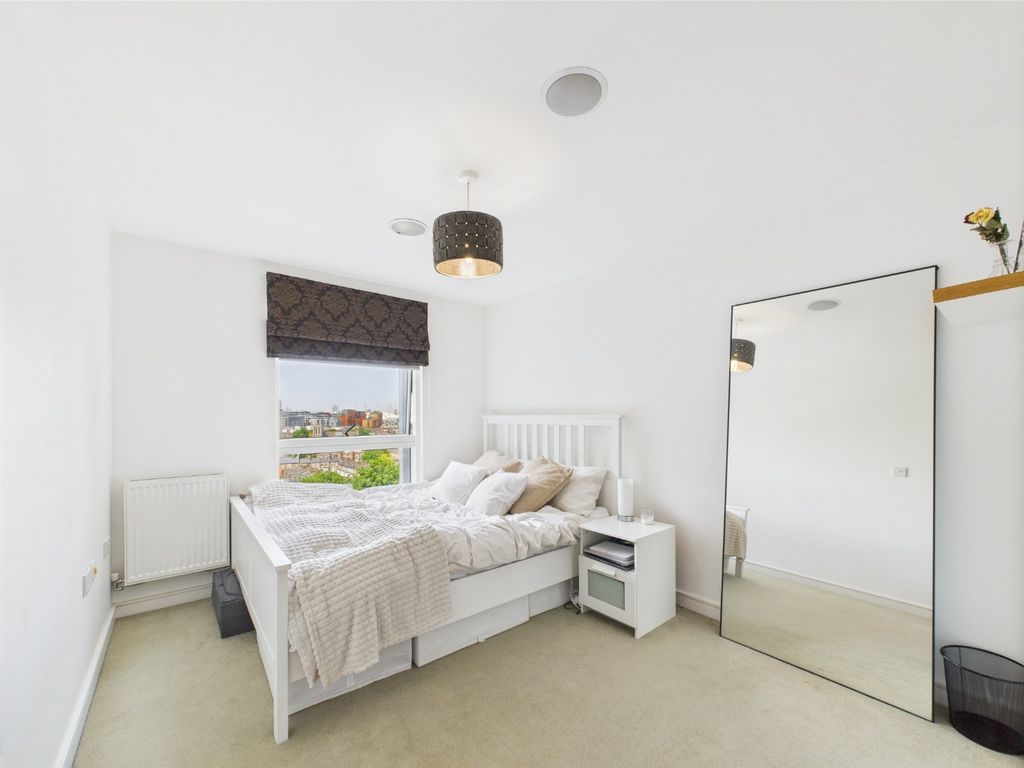 Property photo 3 of 11 4213923
