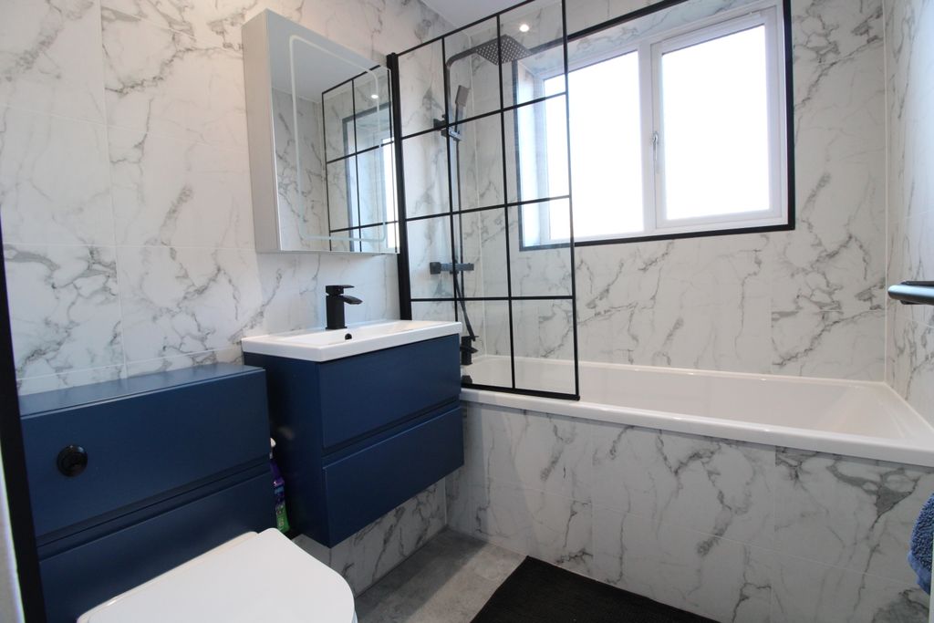 Property photo 2 of 13 B.Bth